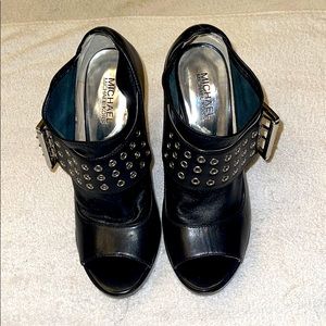 MICHAEL KORS Trendy Black Patent Leather Pumps